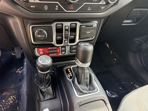 Used 2025 Jeep Wrangler Unlimited Rubicon AWD/4WD image 14
