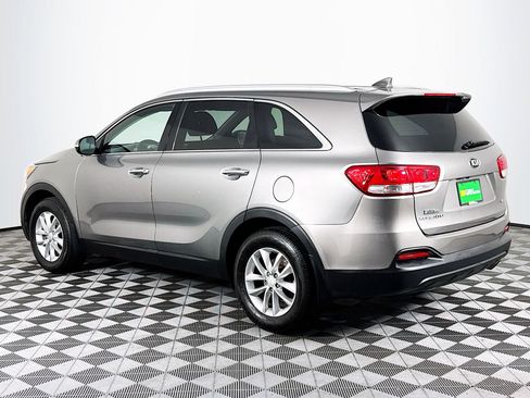 Used 2018 Kia Sorento LX image 6