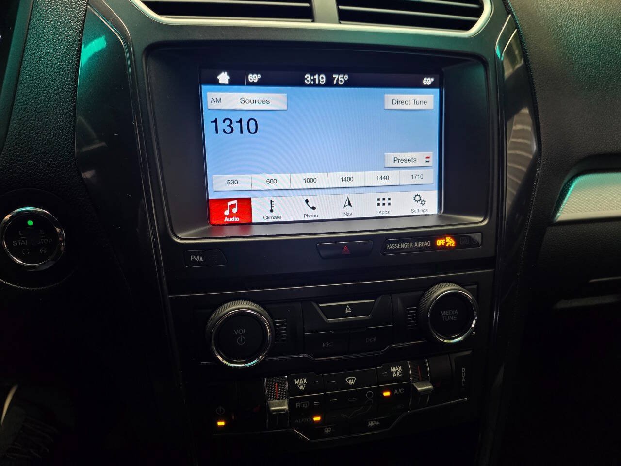 Used 2017 Ford Explorer XLT w/ Equipment Group 202A FWD image 20