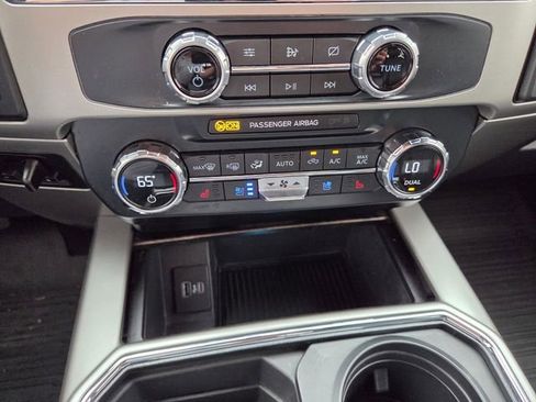 Used 2022 Ford F250 Lariat w/ Black Appearance Package image 29