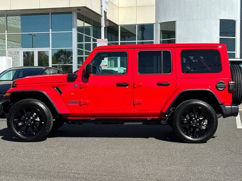 Used 2025 Jeep Wrangler Unlimited Sahara w/ Safety Group AWD/4WD image 7