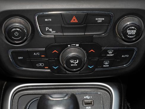 Used 2020 Jeep Compass Latitude w/ Popular Equipment Group AWD/4WD image 21