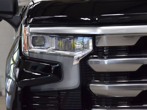 Used 2024 Chevrolet Silverado 1500 High Country w/ Technology Package AWD/4WD image 12
