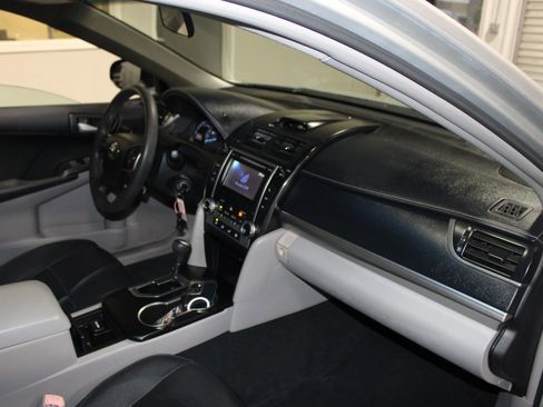 Used 2012 Toyota Camry LE image 26