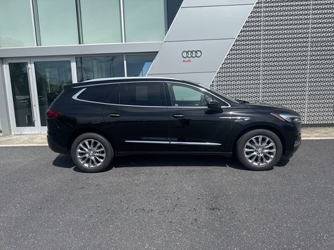 Used 2021 Buick Enclave Essence w/ Sound and Sites Package AWD/4WD image 2