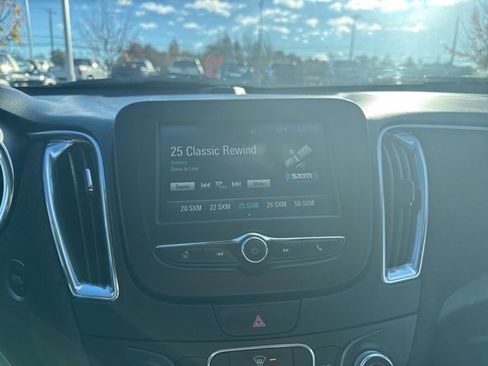 Used 2018 Chevrolet Malibu LT image 21