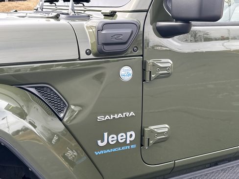 Used 2024 Jeep Wrangler Sahara image 14