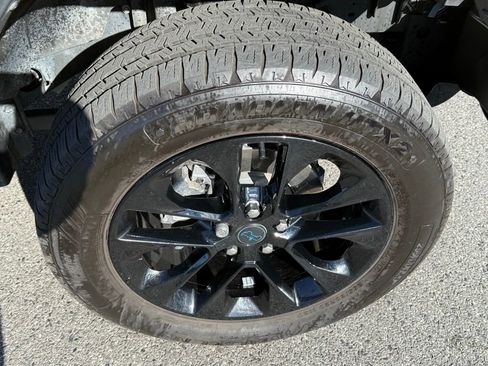 Used 2024 Jeep Wrangler Unlimited Sahara w/ Technology Group image 16