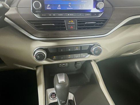 Used 2025 Nissan Altima 2.5 SV FWD image 23
