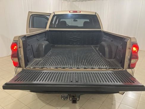 Used 2005 Chevrolet Silverado 2500 LS w/ Heavy-Duty Power Package image 19