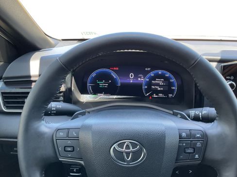 Used 2025 Toyota Camry XSE FWD image 12