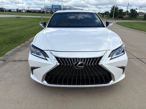Used 2024 Lexus ES 300h w/ Premium Package FWD image 2