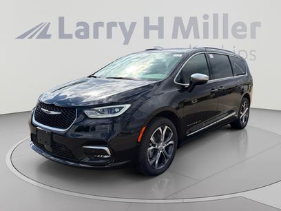 New 2026 Chrysler Pacifica Pinnacle