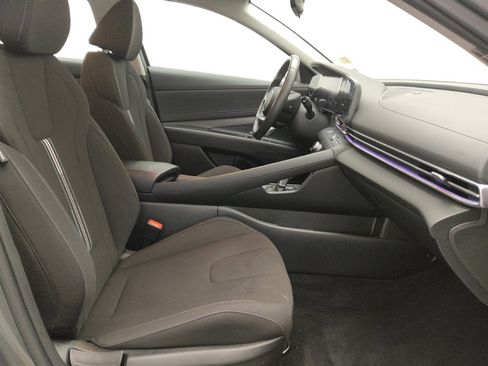 Used 2025 Hyundai Elantra SEL image 21