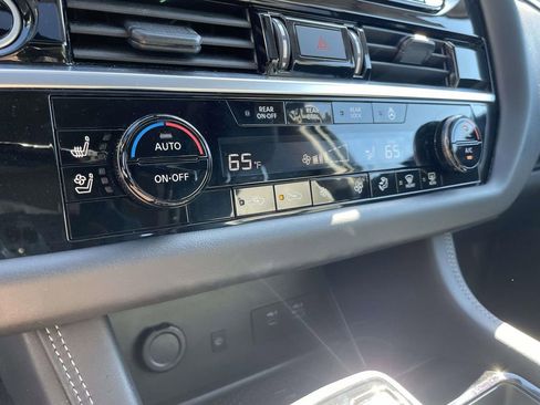 Used 2024 Nissan Pathfinder Platinum image 24