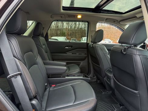Used 2022 Nissan Pathfinder SL w/ SL Premium Package image 18