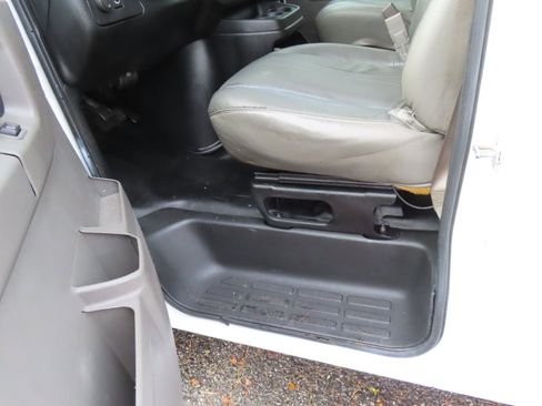 Used 2015 Chevrolet Express 2500 image 12