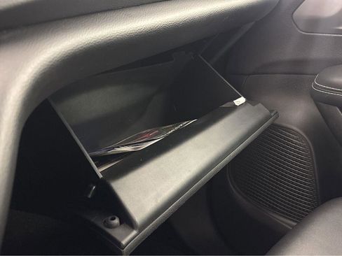 Used 2025 Chrysler Pacifica Select image 28