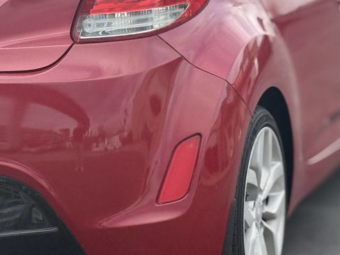 Used 2012 Hyundai Veloster w/ Style Pkg image 10