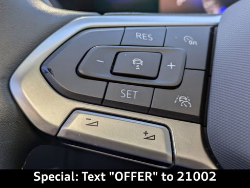 Used 2022 Volkswagen Tiguan SE w/ Panoramic Sunroof Package image 27