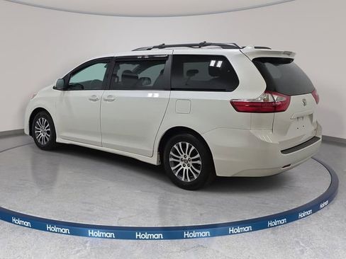 Used 2018 Toyota Sienna XLE w/ XLE Navigation Package FWD image 8