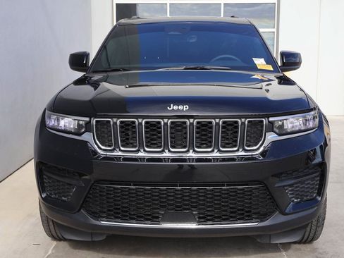 Used 2025 Jeep Grand Cherokee Laredo w/ Trailer Tow Package AWD/4WD image 5