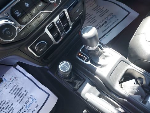 Used 2020 Jeep Gladiator Overland AWD/4WD image 25