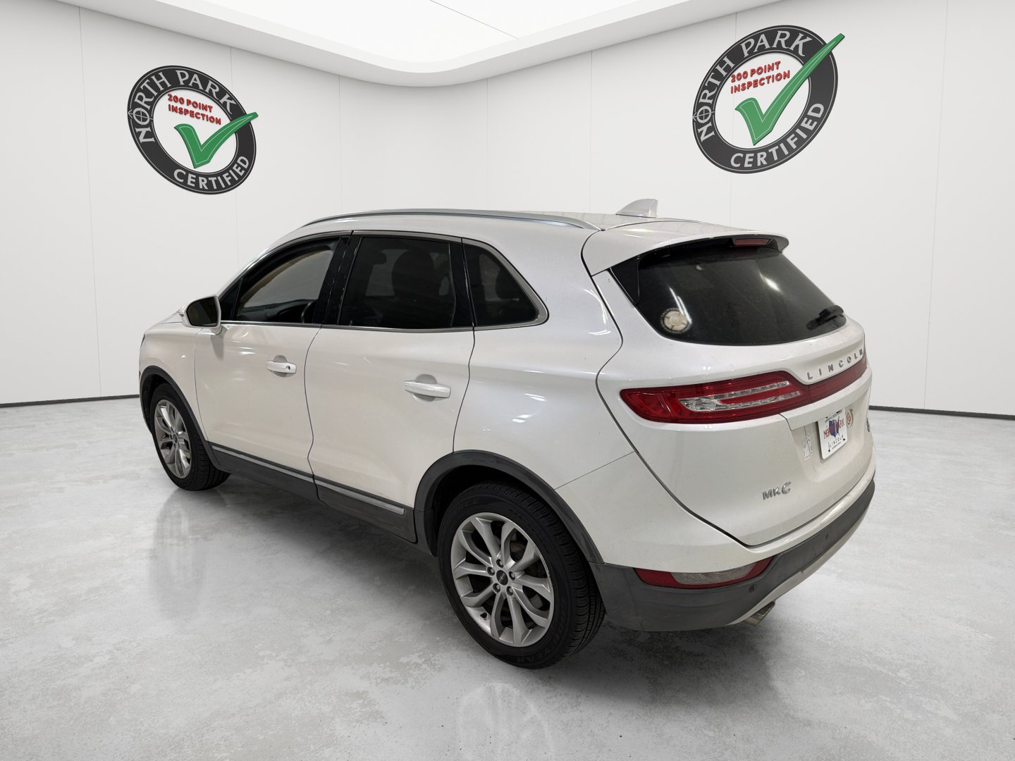 Used 2015 Lincoln MKC FWD w/ Equipment Group 101A Select image 3