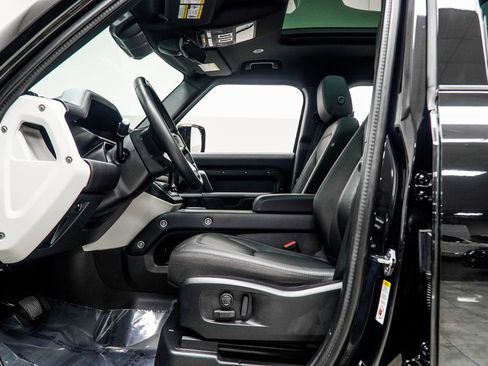 Used 2025 Land Rover Defender 110 S image 37