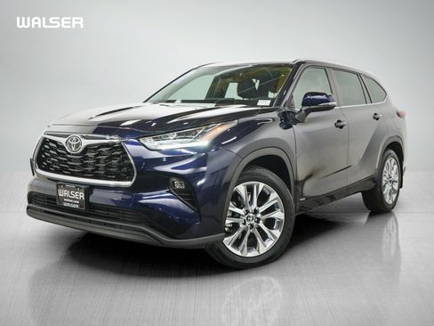 Used 2026 Toyota Highlander Limited AWD/4WD image 1