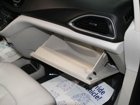 Used 2018 Chrysler Pacifica Touring-L Plus w/ Advanced Safetytec Group FWD image 24