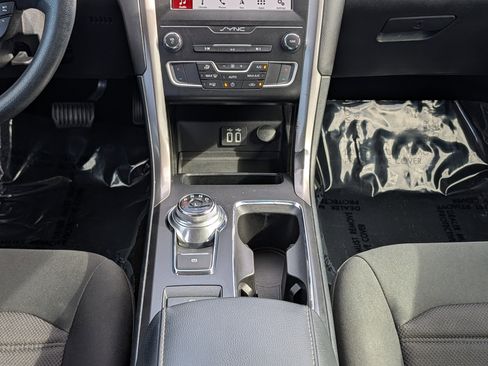 Used 2019 Ford Fusion SE FWD image 18