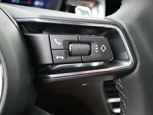 Certified 2026 Porsche Macan AWD/4WD image 9