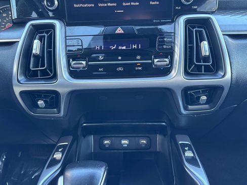 Used 2021 Kia Sorento S image 23