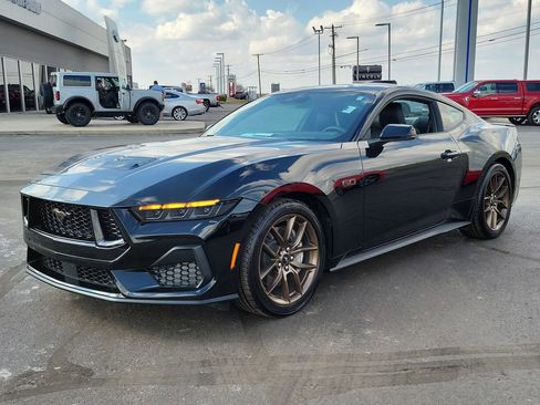 Used 2025 Ford Mustang GT Premium image 8