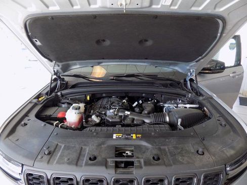 New 2024 Jeep Grand Cherokee L Altitude AWD/4WD image 34