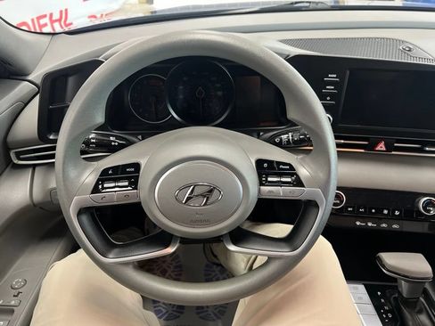 Used 2022 Hyundai Elantra SEL FWD image 23