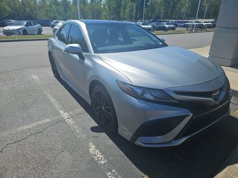 Used 2022 Toyota Camry XSE w/ Navigation Package image 11