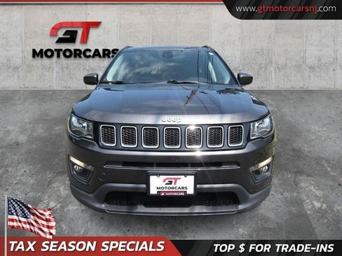 Used 2017 Jeep Compass Latitude w/ Popular Equipment Group AWD/4WD image 2