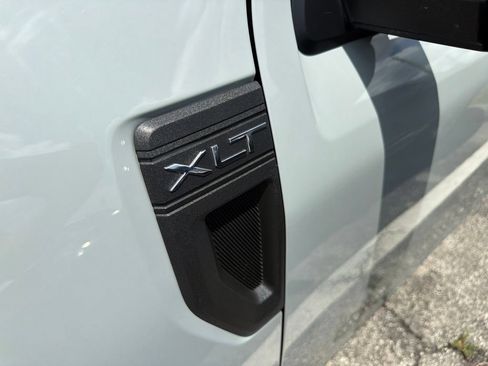 Used 2023 Ford Maverick XLT FWD image 4
