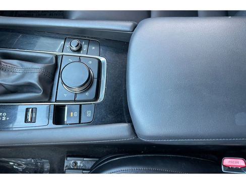 Used 2020 MAZDA MAZDA3 Hatchback w/ Preferred Package image 31