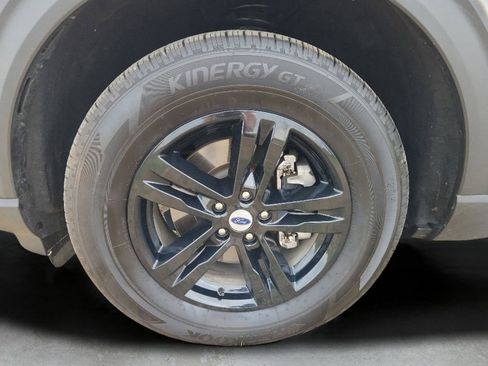 Used 2024 Ford Explorer XLT AWD/4WD image 18