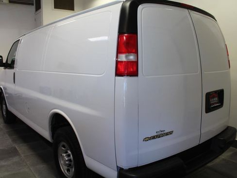Used 2020 Chevrolet Express 2500 RWD image 4