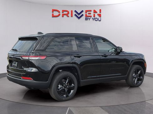 New 2025 Jeep Grand Cherokee Altitude RWD image 5