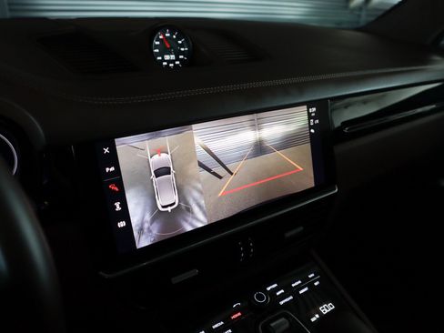 Certified 2023 Porsche Cayenne Turbo AWD/4WD image 22
