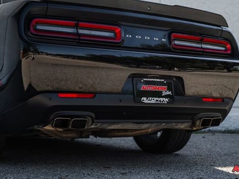 Used 2016 Dodge Challenger R/T image 32