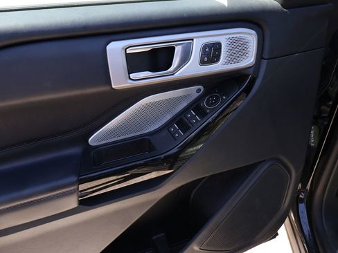 Used 2022 Ford Explorer Platinum w/ Equipment Group 601A AWD/4WD image 17