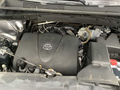 Used 2019 Toyota Highlander XLE image 8