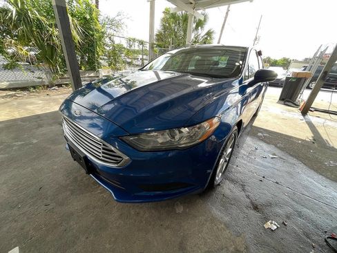 Used 2017 Ford Fusion SE FWD image 3