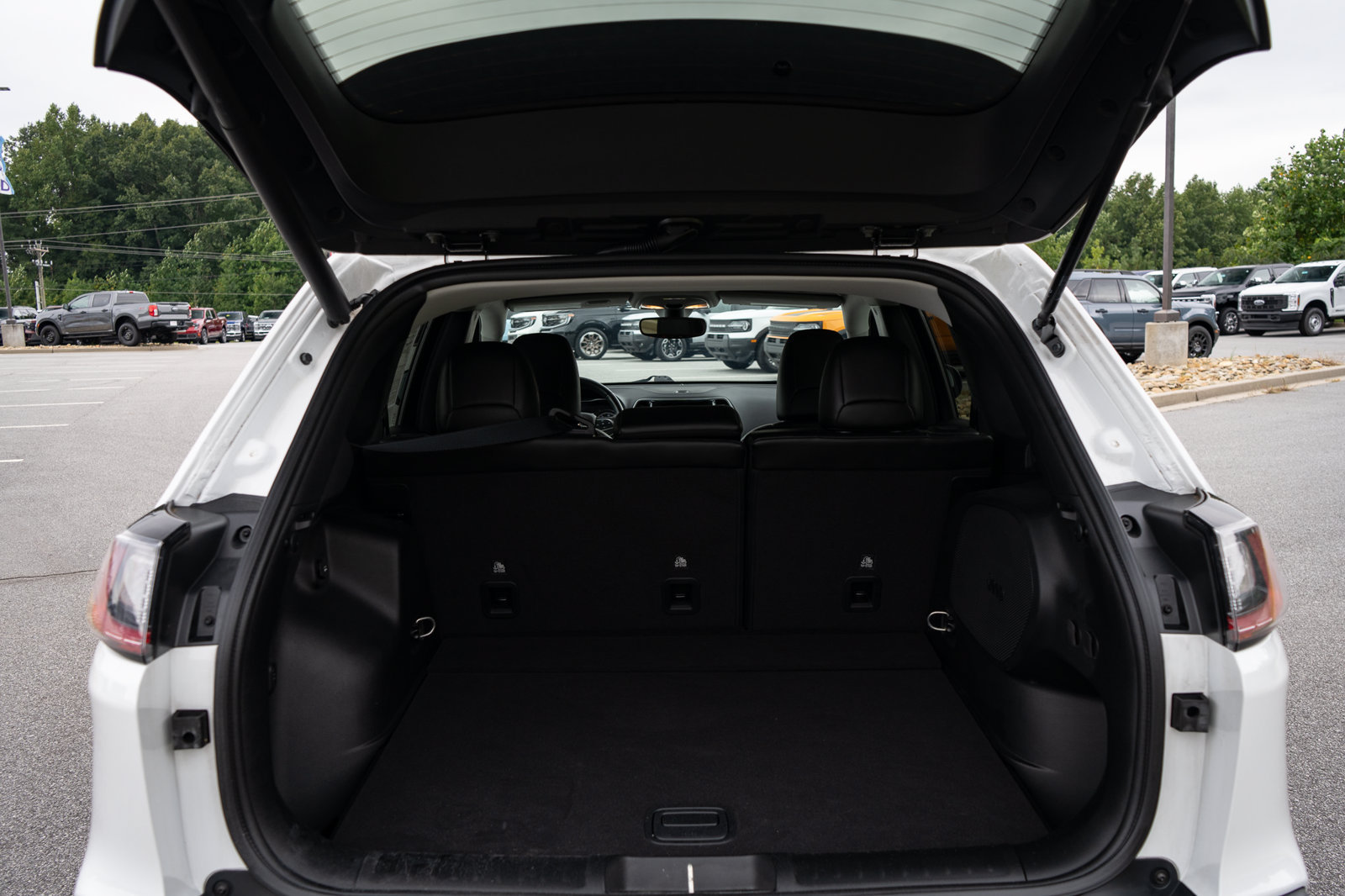 Used 2020 Jeep Cherokee Limited AWD/4WD image 9